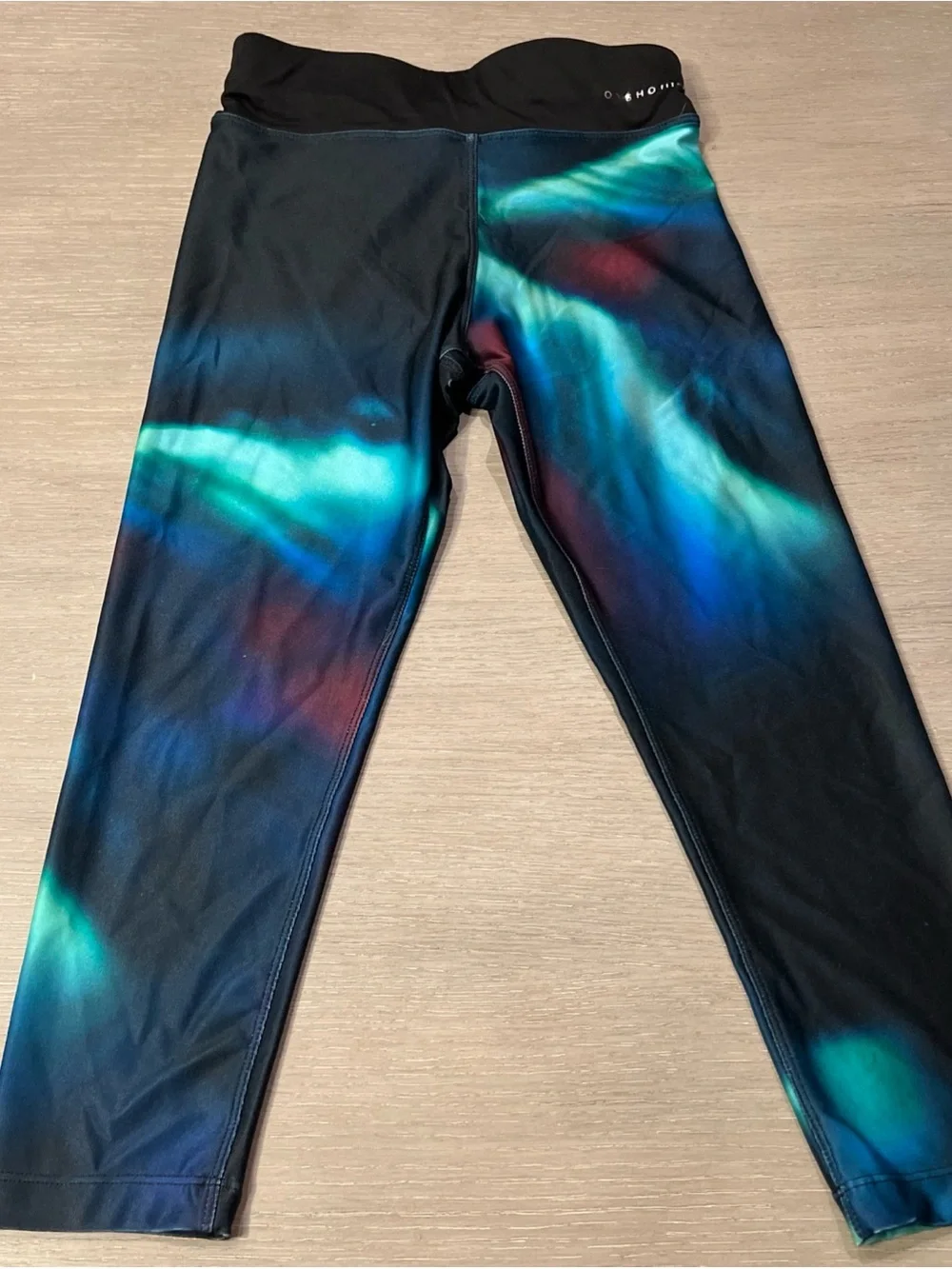 Oysho Fitness High-Rise Northern Lights Capri Performance Leggings NWOT XS